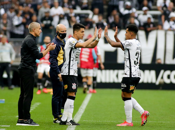 Conmebol mantém cinco substituições em jogos da Copa Libertadores