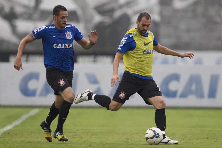 Danilo e Renato Augusto estrearam no Corinthians no dia 27 de janeiro