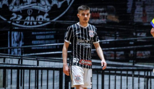 Aos 20 anos, ala Beb� estar� no time principal de futsal do Corinthians