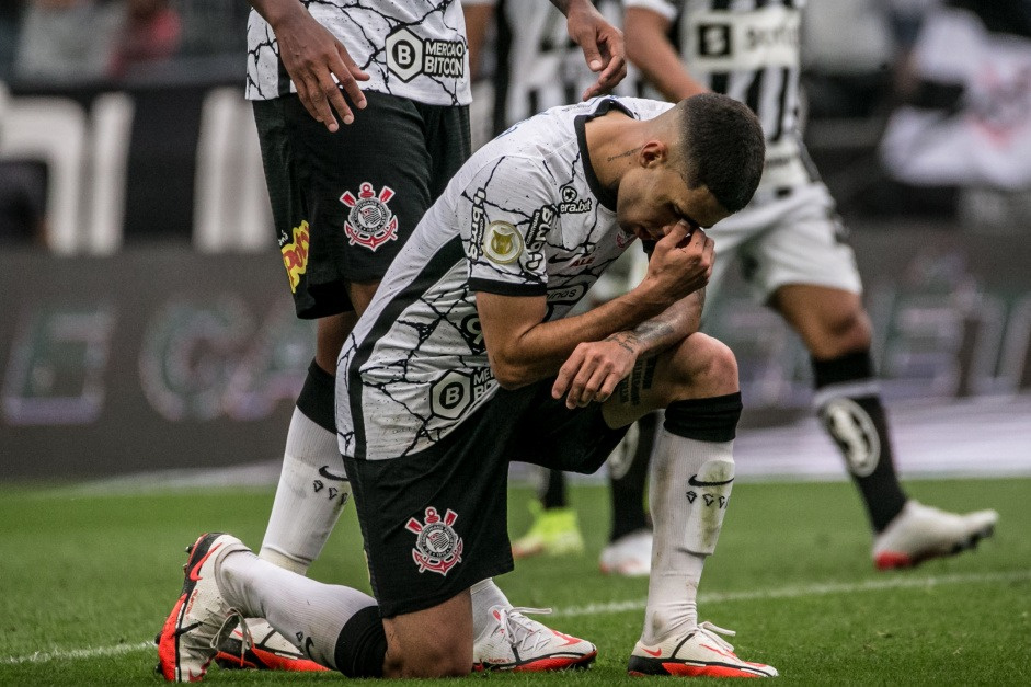 At aqui, Gabriel marcou seu ltimo gol pelo Corinthians contra o Santos