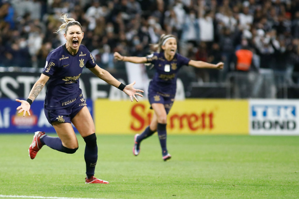 Duelo entre Corinthians e Palmeiras, neste domingo, ser� o primeiro com venda de ingressos no feminino; valores variam de R$20 a R$40