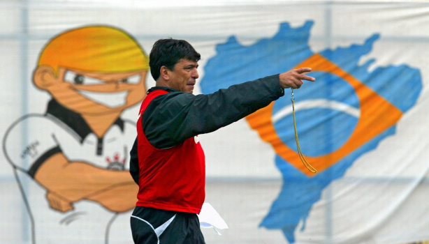 Argentino Daniel Passarella foi o último técnico estrangeiro do Corinthians; comandante esteve no Parque São Jorge em 2005