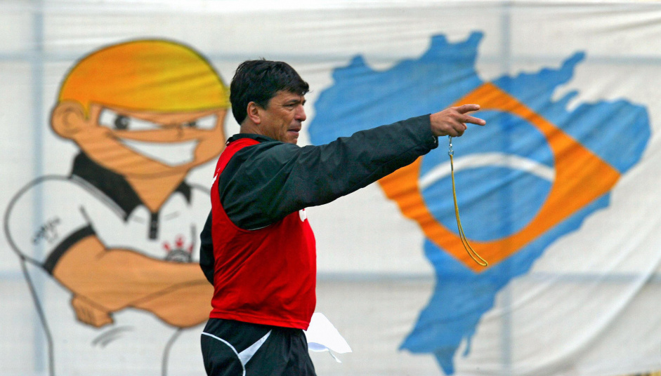 Argentino Daniel Passarella foi o ltimo tcnico estrangeiro do Corinthians; comandante esteve no Parque So Jorge em 2005