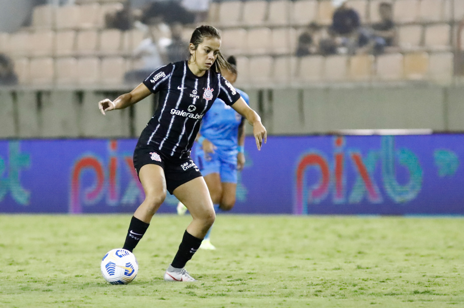 Ellen comemorou sua estreia pelo time profissional do Corinthians