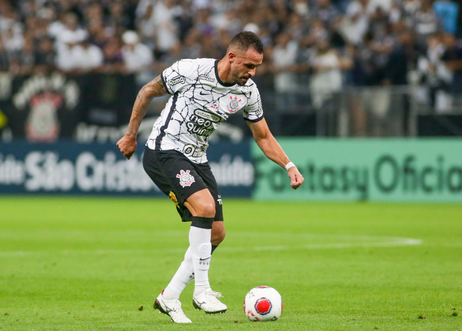 Renato Augusto tem conseguido gols importantes para o Corinthians com chutes de fora da rea