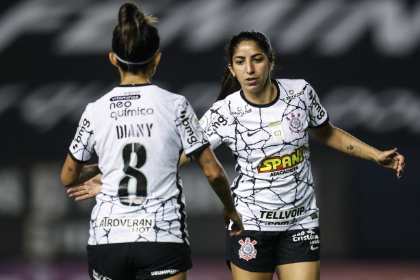 Diany começa o jogo no banco de reservas neste domingo