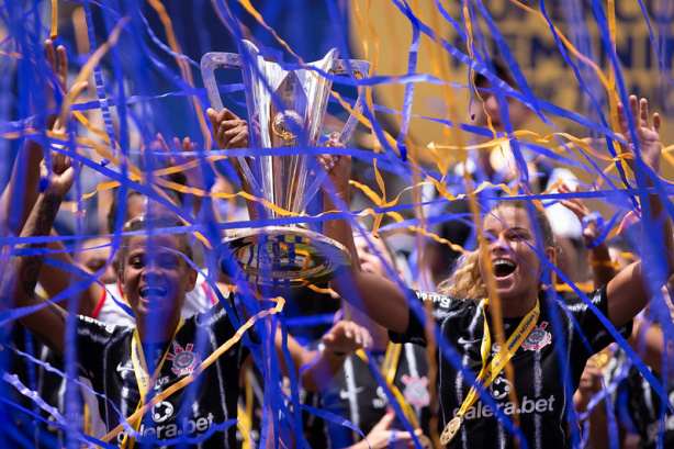 O Corinthians bateu o Grêmio por 1 a 0 neste domingo e conquistou o título da primeira edição da Supercopa do Brasil Feminina