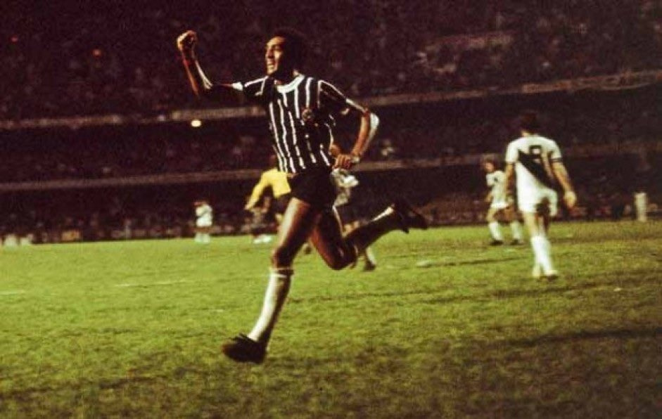 Em 1977, o Corinthians usou a camisa listrada no jogo que tirou o Timo da fila