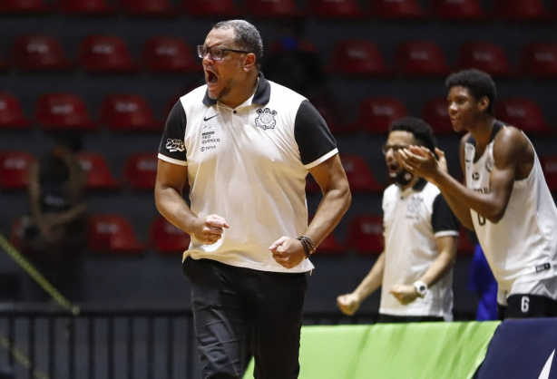 Léo Figueiró falou sobre a campanha do Corinthians no NBB