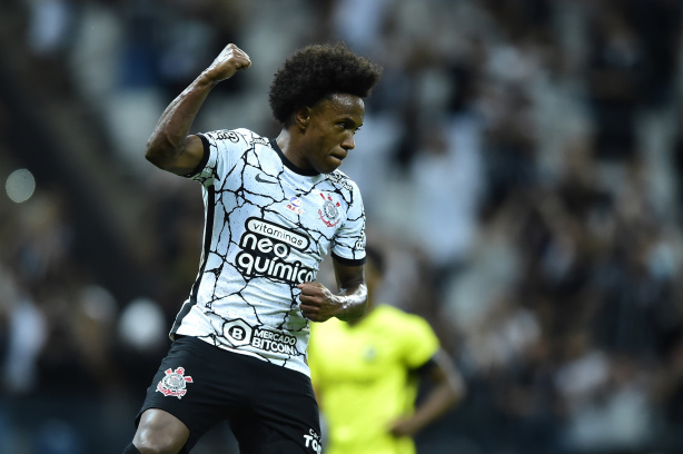 Willian balançou a rede na vitória do Corinthians diante do São Bernardo