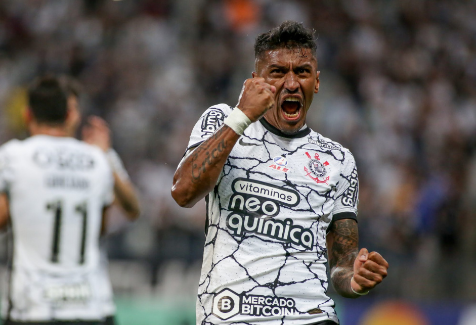 O volante Paulinho j fez trs gols pelo Corinthians em 2022 e  o artilheiro da equipe na temporada