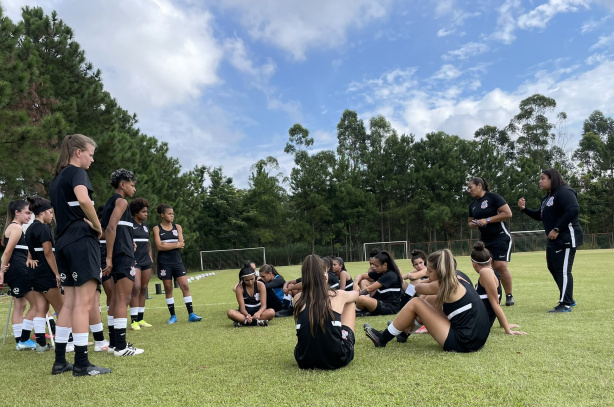 Times femininos de base do Corinthians fizeram o primeiro trabalho com bola da temporada nesta sexta-feira