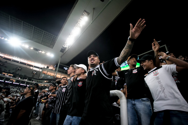 Corinthians doará renda do time feminino às vítimas das chuvas, mas torcida  cobra: 'Por que não do masculino?