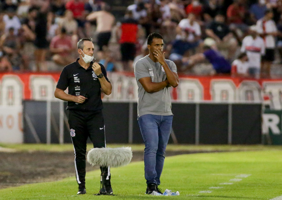 Fernando Lzaro explicou opes no time titular para confronto com o Botafogo-SP