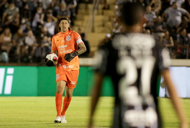 O técnico interino Fernando Lázaro fez um panorama geral do jogo entre Corinthians e Botafogo-SP no Paulistão