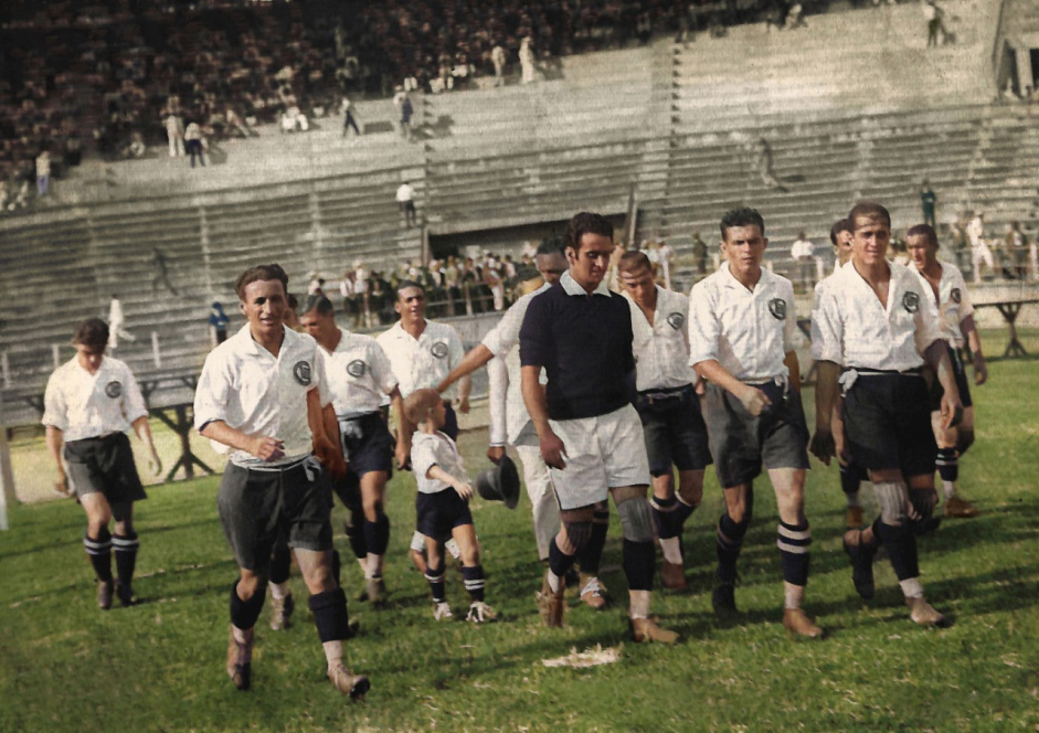 Elenco do Corinthians campeo da Taa APEA de 1930