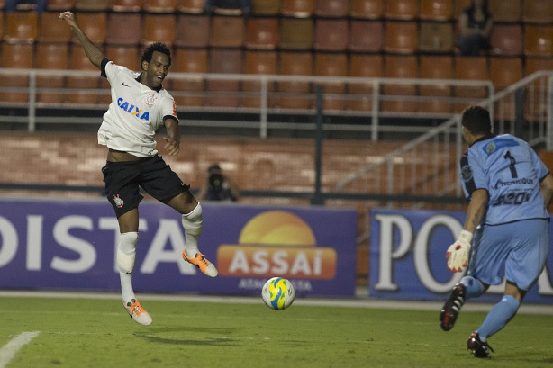 Primeiro gol de Gil foi marcado no Pacaembu