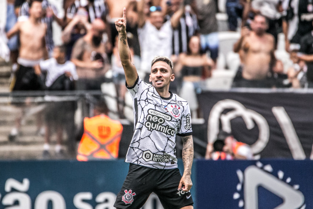 Gustavo Silva durante comemoração do gol do Corinthians neste domingo