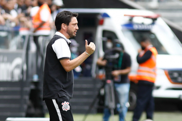 Corinthians encerra temporada com três títulos e fala em 'ano desafiador