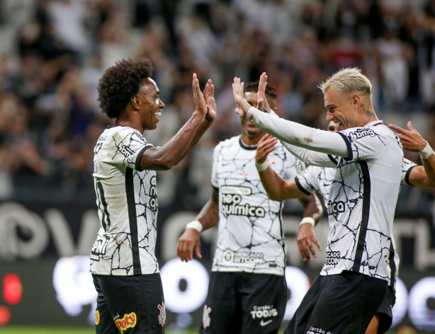 Quinteto do Corinthians esteve em campo em seis dos oito jogos disputados; em duas partidas, os cinco foram titulares