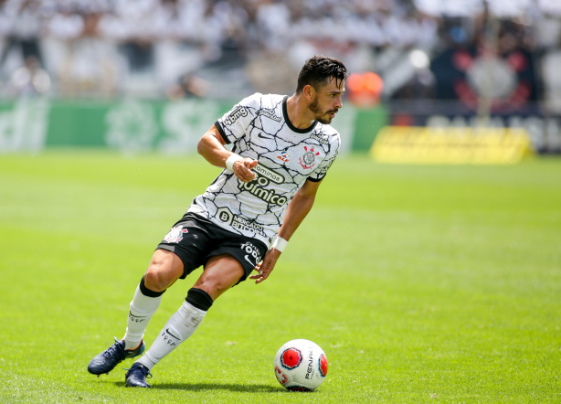 Giuliano durante o jogo deste domingo
