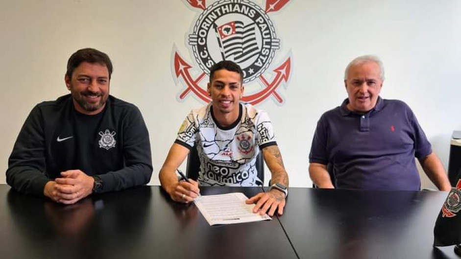 H exatos 121 dias, o Corinthians anunciou a renovao de Gabriel Pereira at o fim de 2024; vnculo registrado neste momento segue sendo 31 de maro de 2022