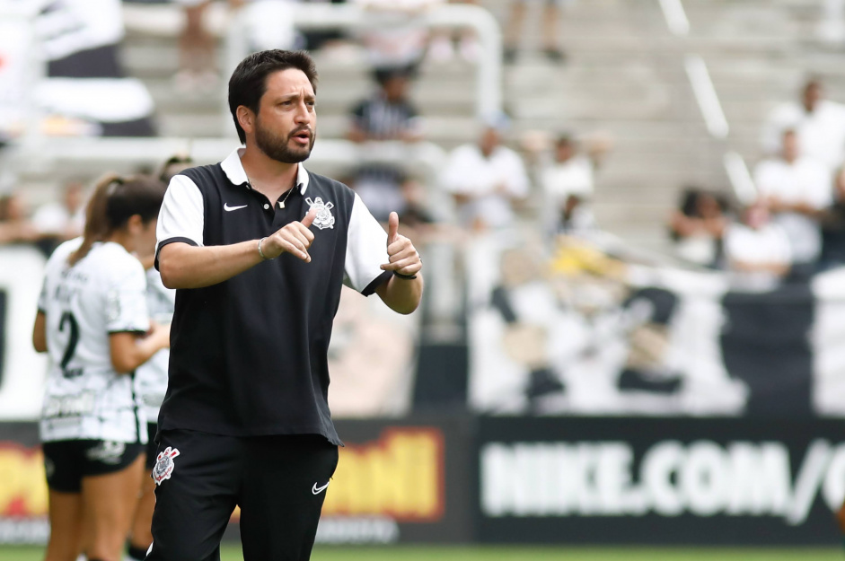 Arthur Elias est confiante para o incio de temporada do Corinthians