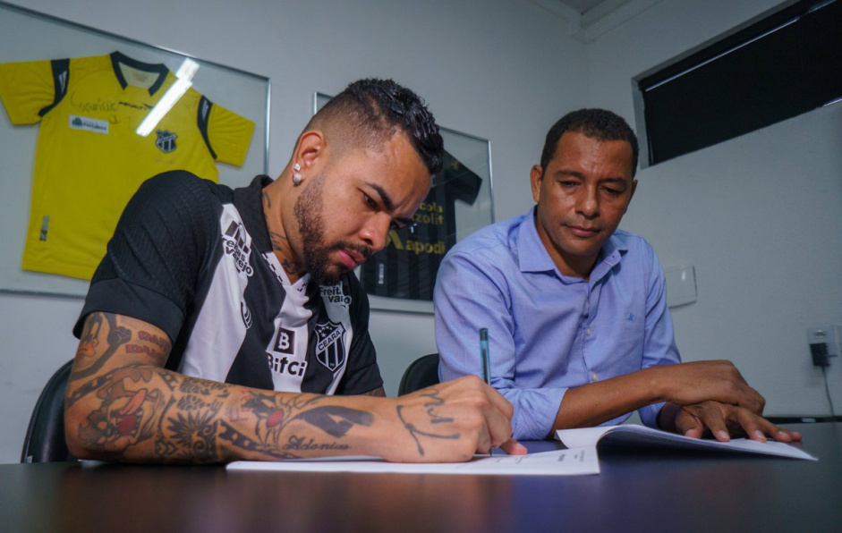 Dentinho foi anunciado pelo Cear, clube da Srie A do Brasileiro, nesta quarta-feira