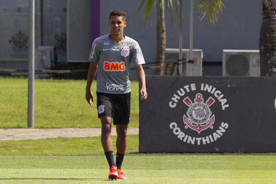 Pedrinho pode voltar a jogar pelo Corinthians, mas foi sondado por outros clubes brasileiros