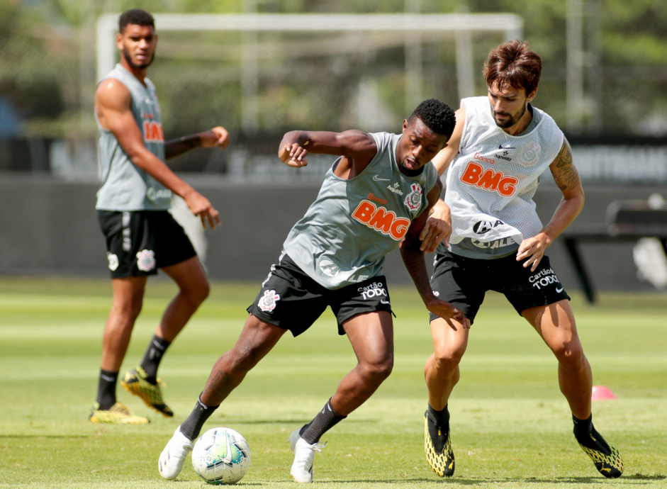 Jonathan Cafu assinou com o Corinthians um vnculo de trs anos e dois meses; contrato do atacante termina apenas no dia 31 de dezembro de 2023