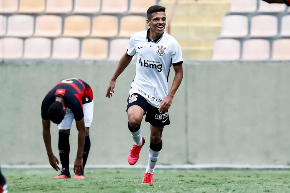 Corinthians: Atacante de 17 anos e R$ 250 mi treina no profissional