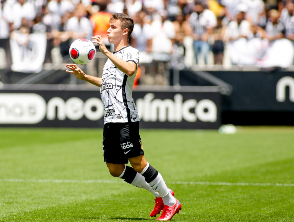 Lucas Piton segue como titular do Corinthians na lateral esquerda