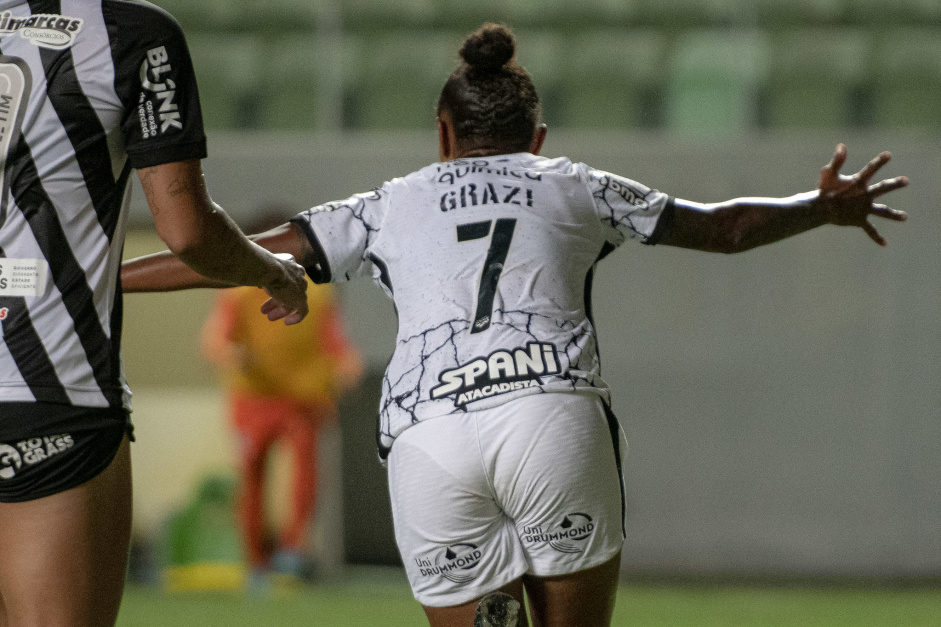 Grazi marcou o gol de empate do Corinthians no ltimo lance da partida
