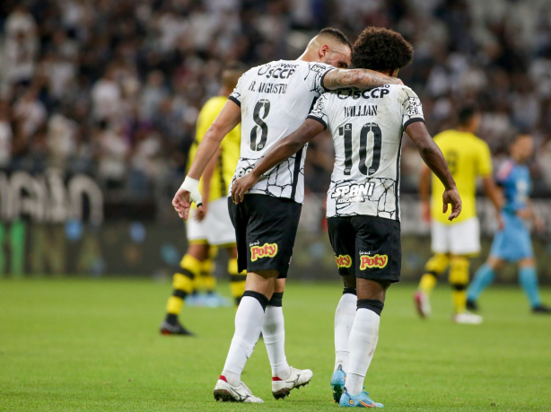 Renato Augusto e Willian s�o duas das op��es de voto na enquete