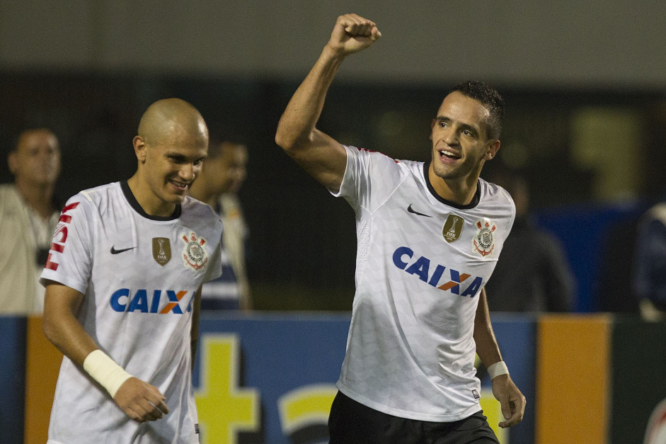 Renato Augusto marcou seu primeiro gol pelo Corinthians h nove anos