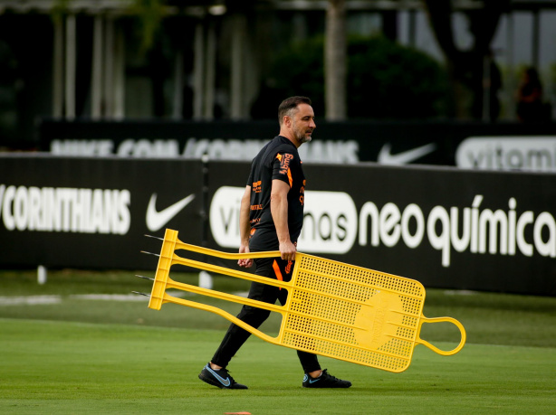 Corinthians é superado pelo São Paulo no Morumbi e cai na semifinal do  Paulistão 2022