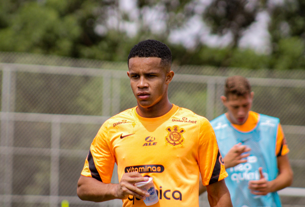 Pedro fez seu primeiro treinamento entre os profissionais do Corinthians