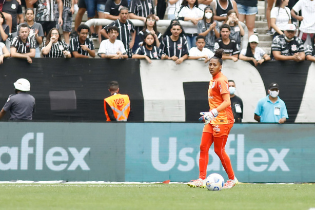 Futebol feminino é sucesso de público e atrai torcedor para estádio