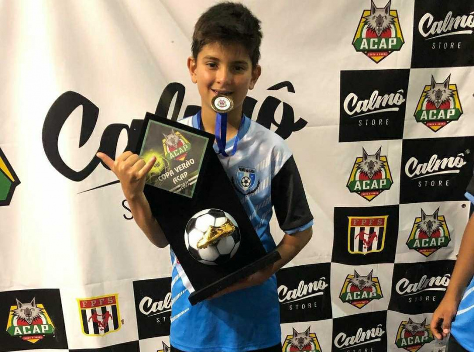 Murilo Nunes, de dez anos, agora  jogador de futsal nas categorias de base do Corinthians