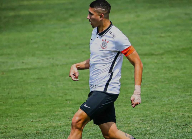 Vinicius Cressi agora tem contrato profissional com o Corinthians
