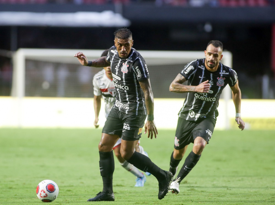 Paulinho e Renato Augusto so titulares do Corinthians neste domingo