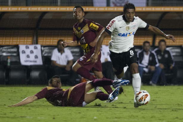 É hoje! Corinthians chega à Bolívia para primeiro jogo na