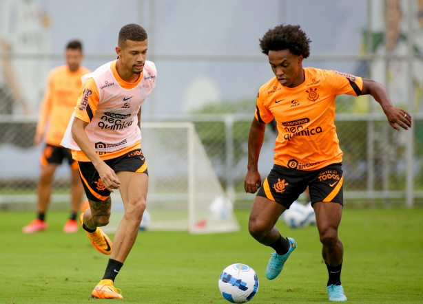 João Victor e Willian foram dois dos jogadores exportados pelo Corinthians em 2022
