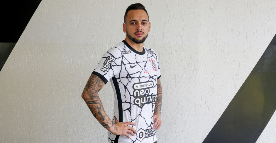 Maycon foi anunciado pelo Corinthians nesta quinta-feira