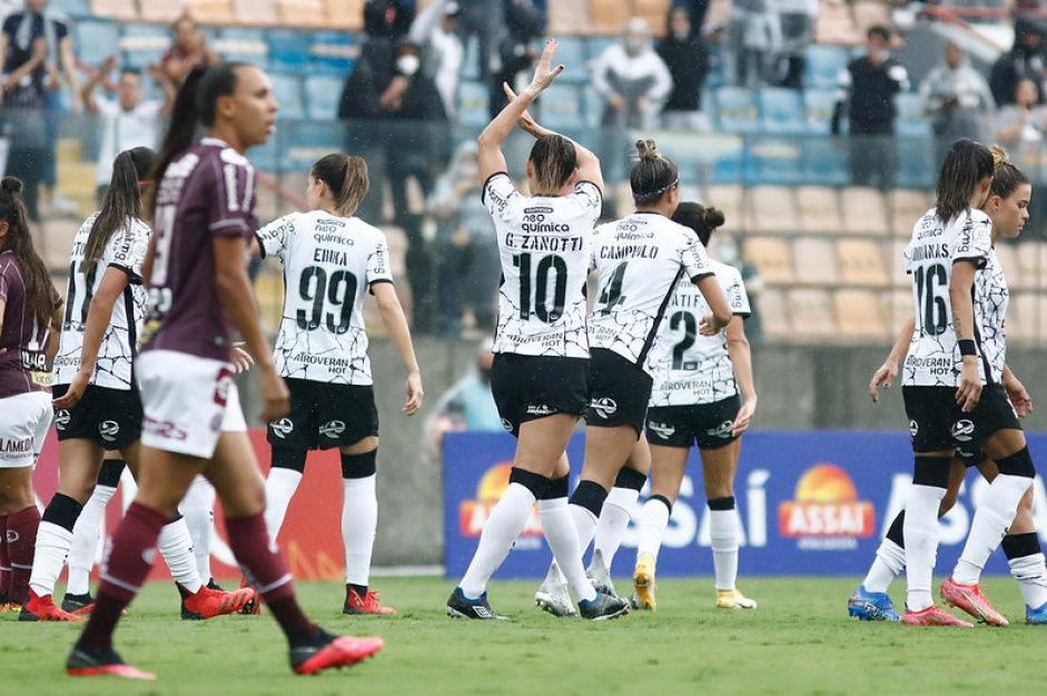 Duelo entre Corinthians e Ferroviria foi alterado por pedido da TV Bandeirantes