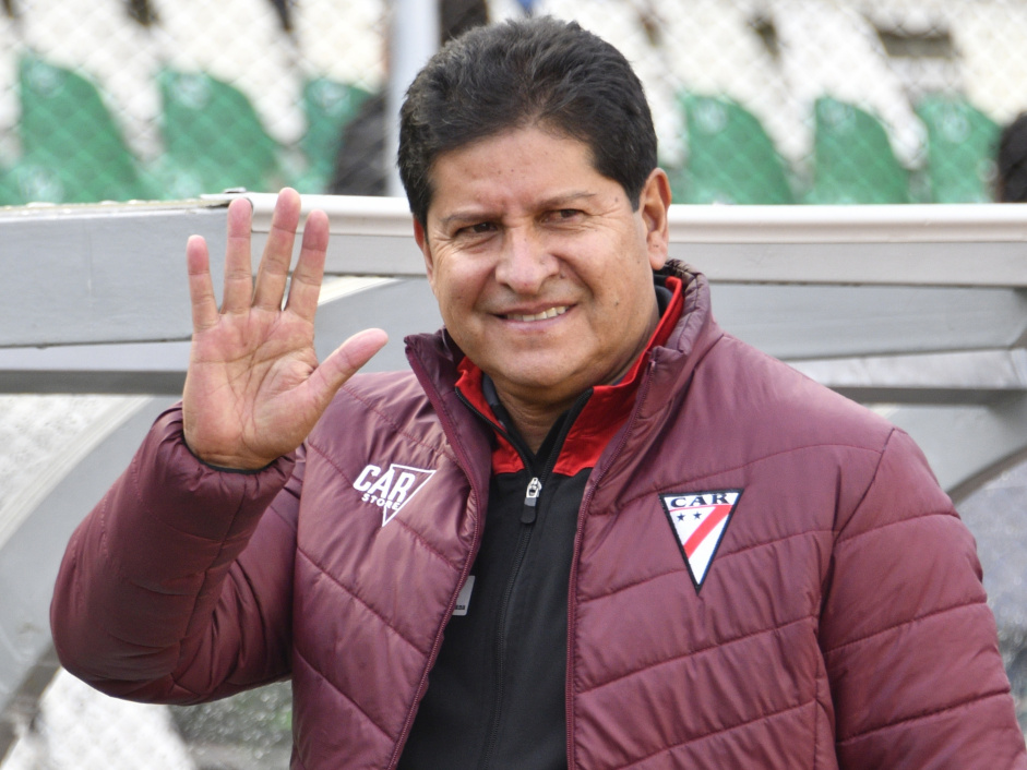 Eduardo Villegas, treinador do Always Ready, comentou sobre o duelo com o Corinthians nesta tera-feira