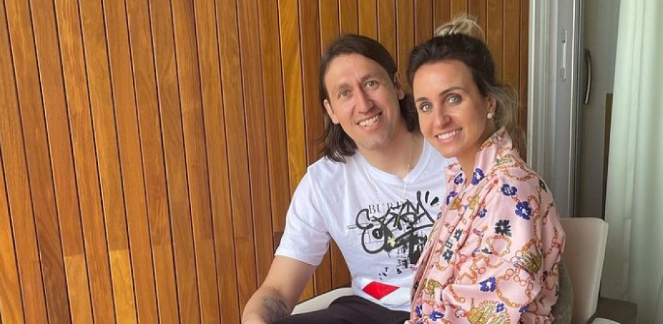 Janara Sackl, esposa de Cássio, rebateu críticas de torcedores do Corinthians nas redes sociais