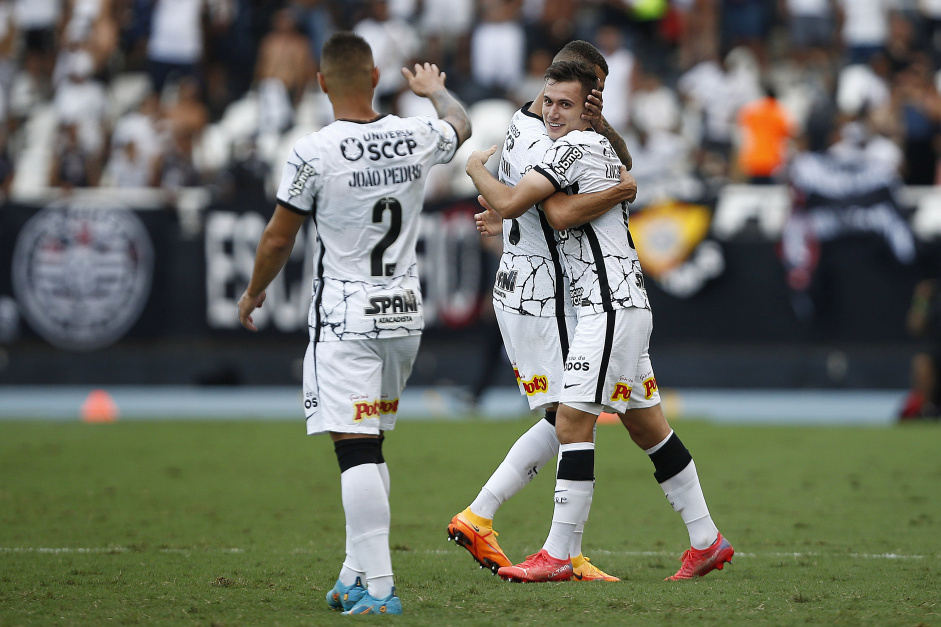 Lucas Piton marcou o terceiro e ltimo gol do Corinthians na vitria contra o Botafogo