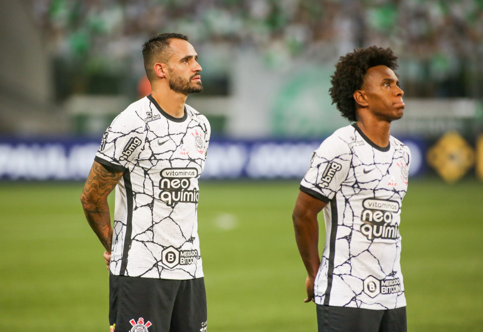 Renato Augusto (esquerda) falou sobre a sequncia do Corinthians na temporada