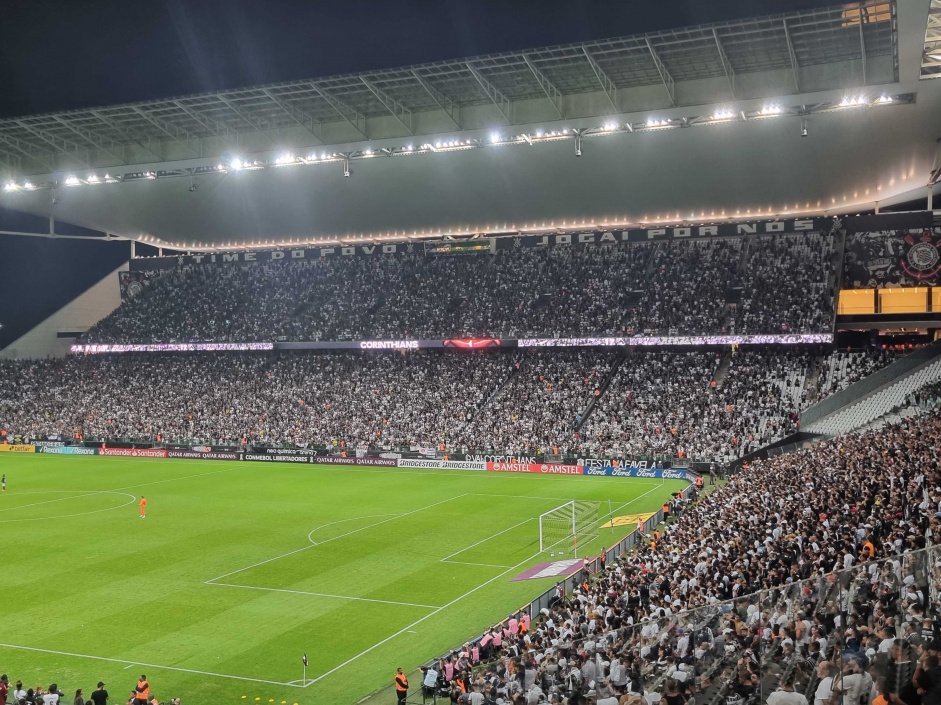 Neo Qumica Arena no ficou lotada contra o Deportivo Cali; pouco mais de 37 mil ingressos foram vendidos no primeiro jogo comandante na Copa Libertadores